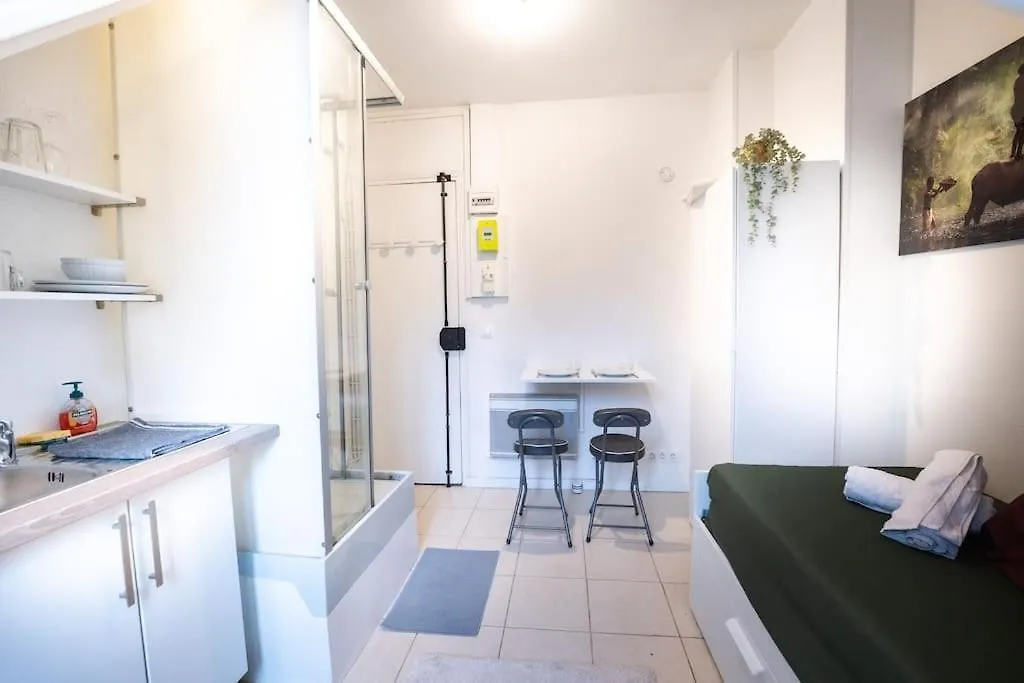 Lumineux. Studio Republique/Bastille, Marais Daire Paris Fransa