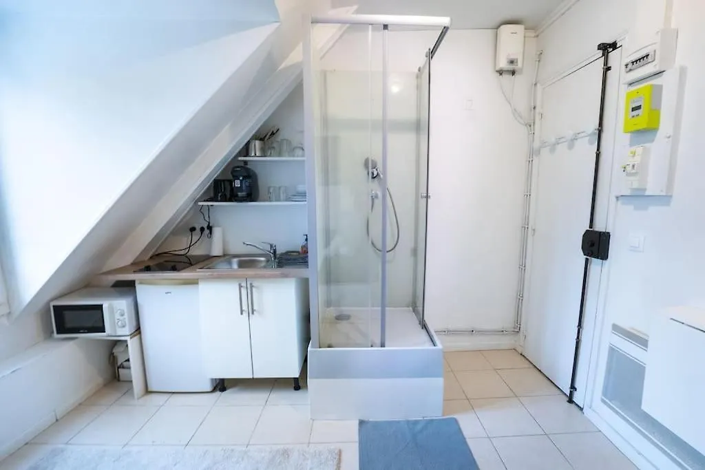 Lumineux. Studio Republique/Bastille, Marais Daire Paris