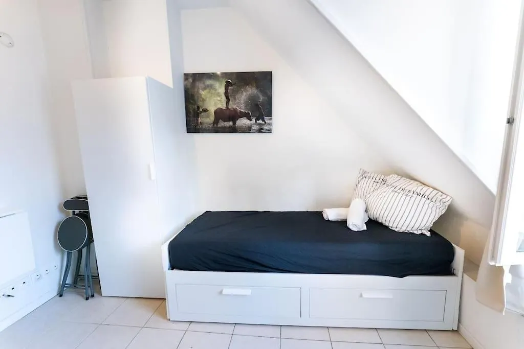 Lumineux. Studio Republique/Bastille, Marais Daire Paris