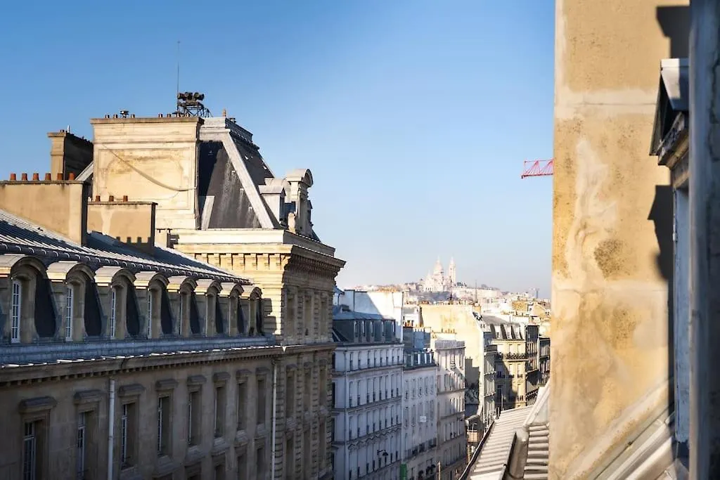 Lumineux. Studio Republique/Bastille, Marais Daire Paris